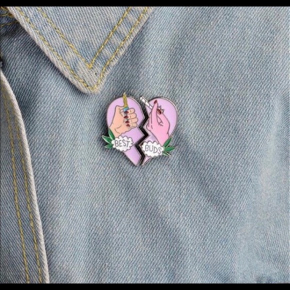 *LAST ONE*Hilarious Best Buds Pin Set - Picture 7 of 7